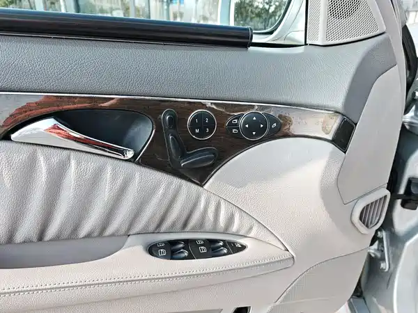 Mercedes-Benz E-Class 2005