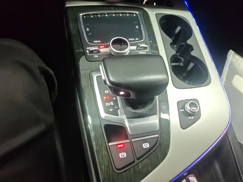 Audi Q7 2015 — фото 14