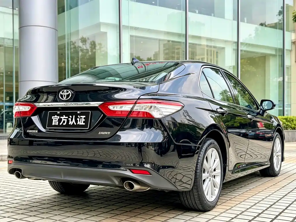Toyota Camry 2022 — фото 4