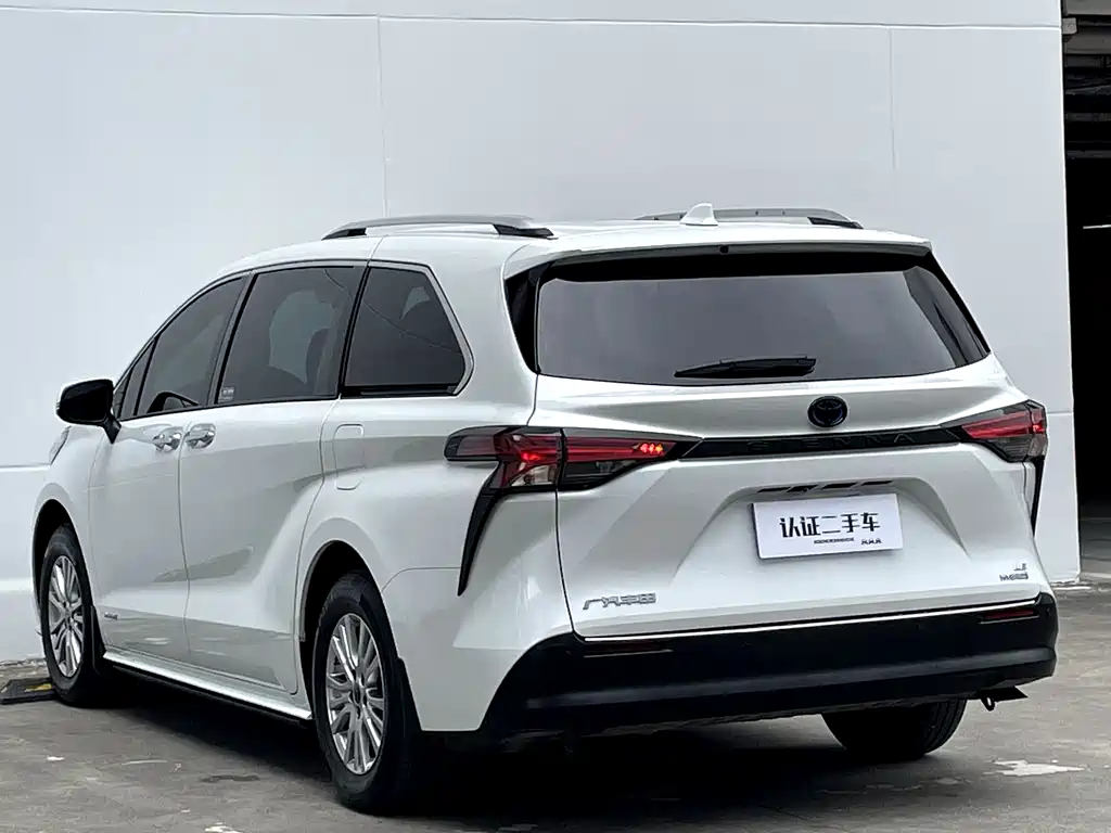 Toyota Sienna 2022 — фото 29