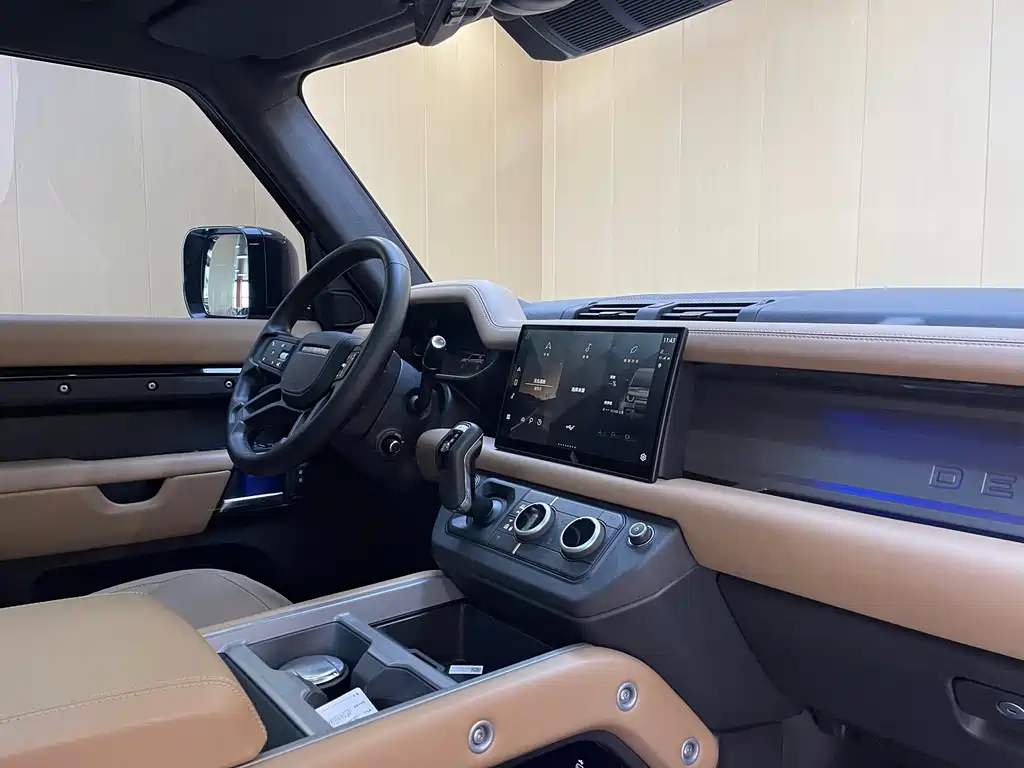 Land Rover Defender 2025 — фото 12