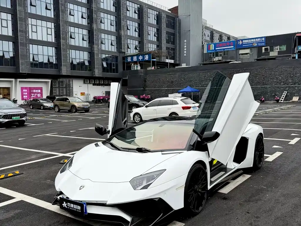 Lamborghini Aventador 2013