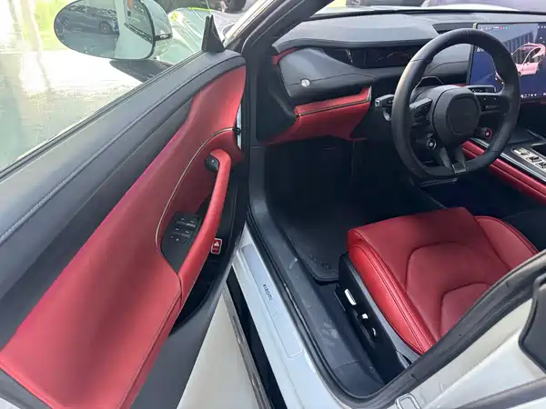 Xiaomi SU7 2024