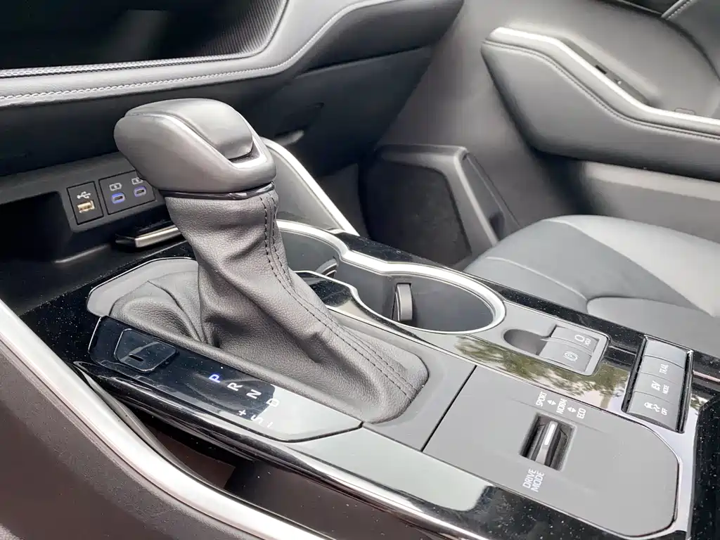 Toyota Highlander 2022 — фото 16
