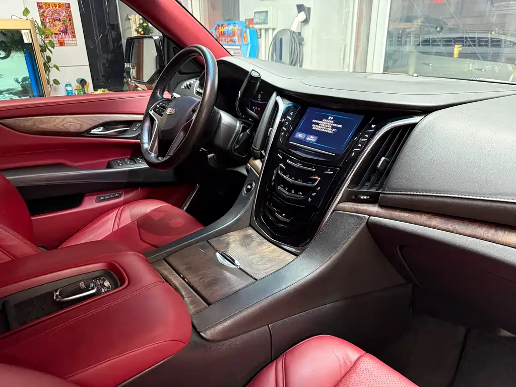 Cadillac Escalade 2018 — фото 18