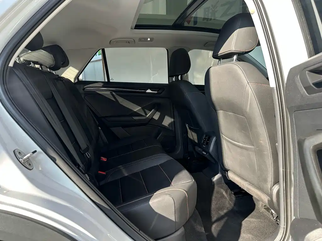 Volkswagen T-Roc 2022 — фото 30