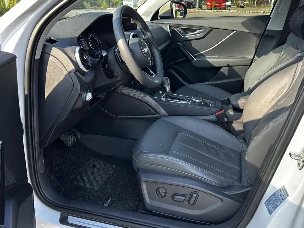 Audi Q2L 2023 — фото 10