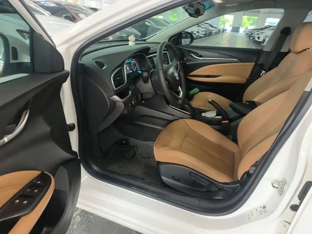Buick Excelle 2018 — фото 16