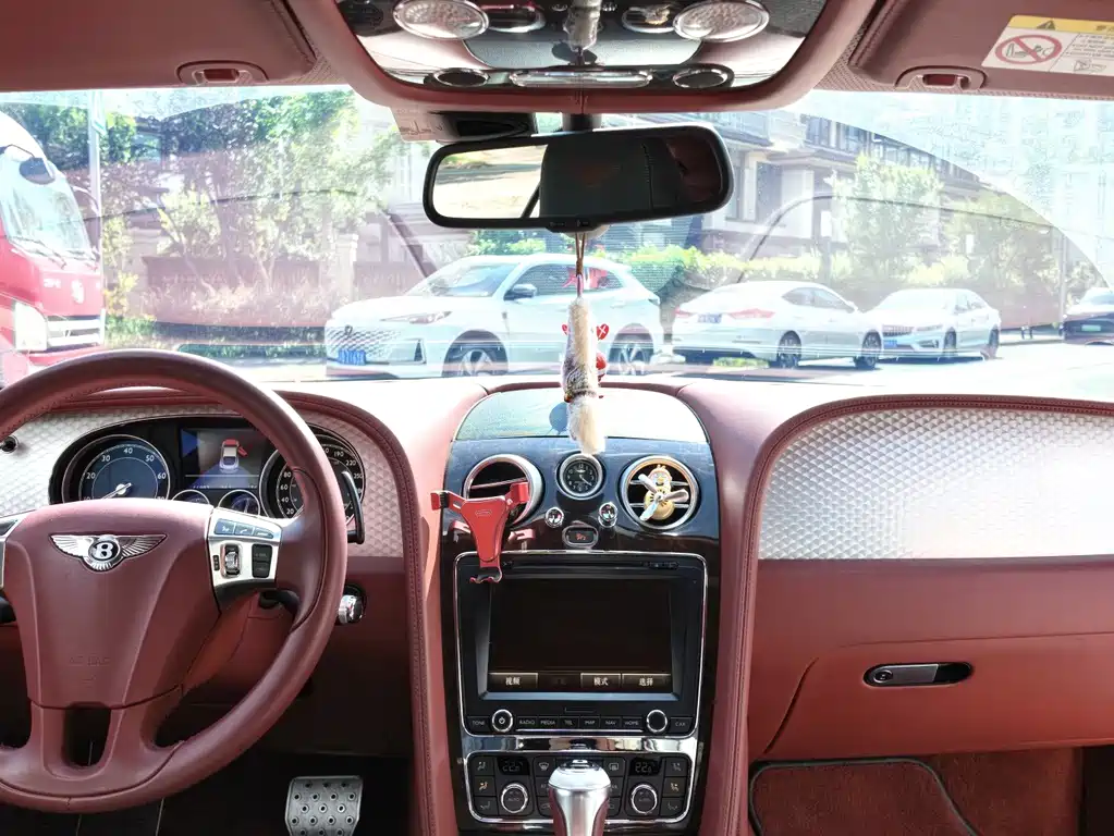 Bentley Continental 2015 — фото 12