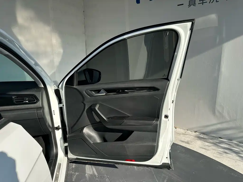 Volkswagen T-Roc 2022 — фото 37