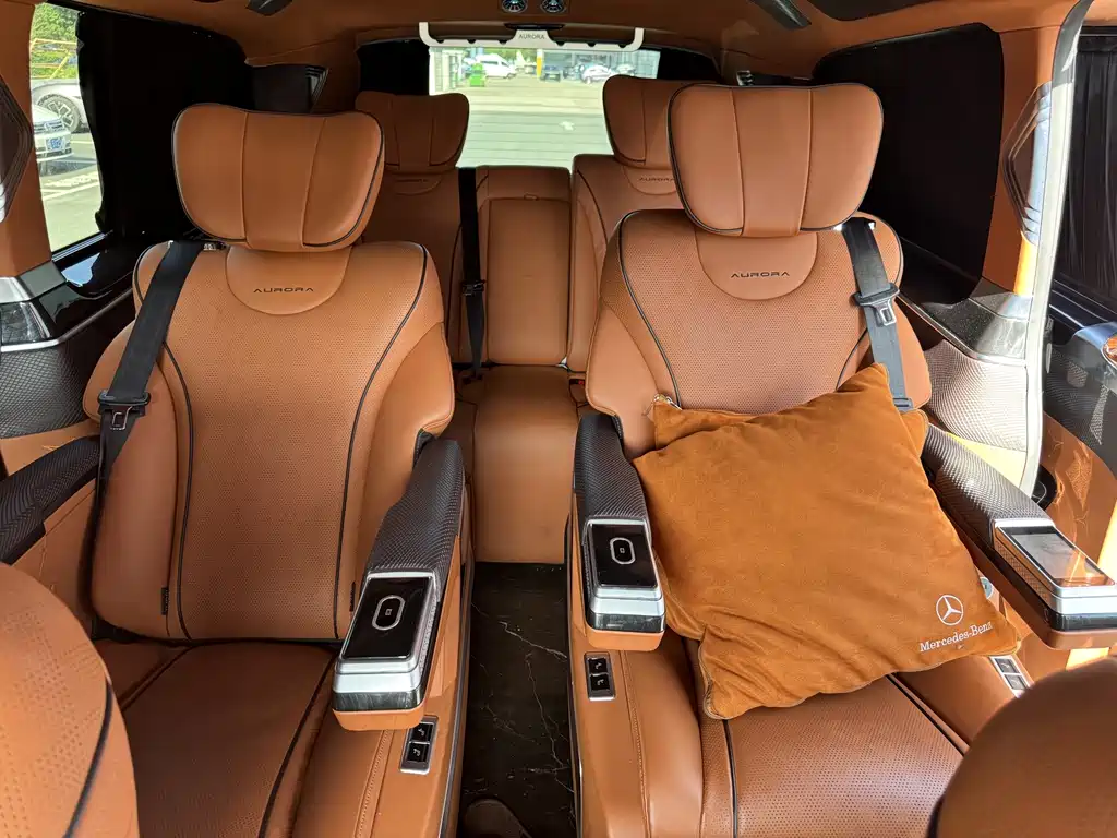 Mercedes-Benz V-Class 2023 — фото 10