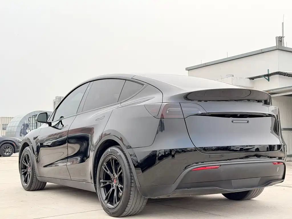 Tesla Model Y 2022 — фото 10