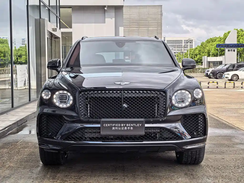 Bentley Bentayga 2023 — фото 2