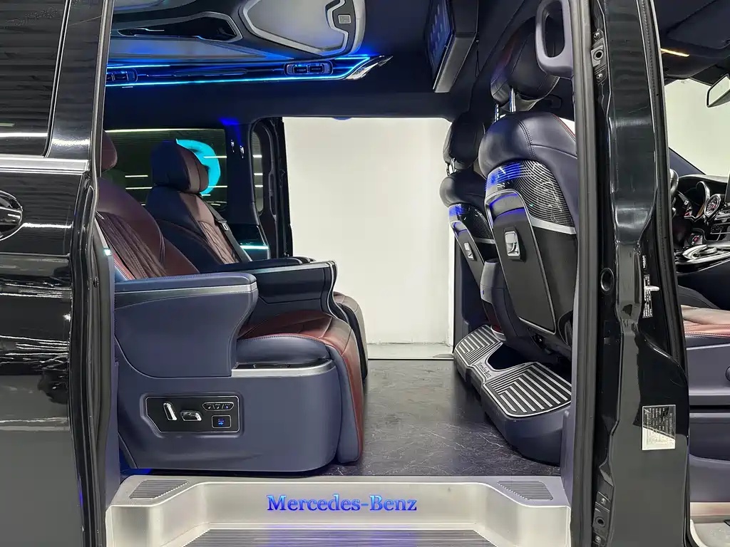 Mercedes-Benz V-Class 2018 — фото 9