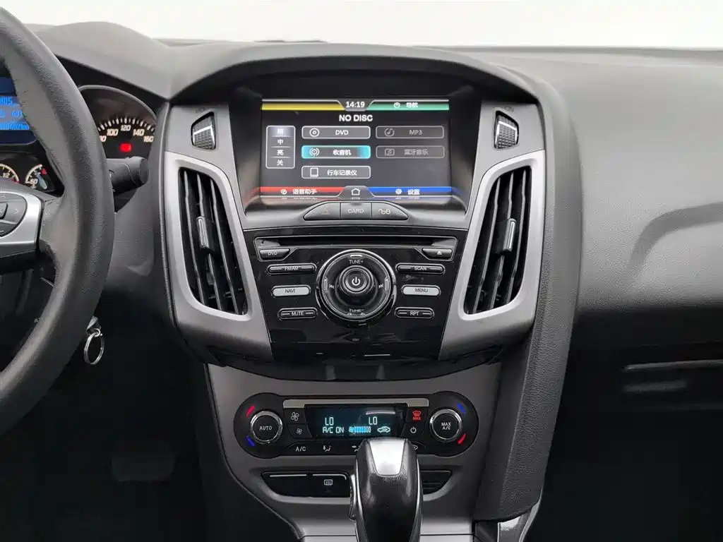 Ford Focus 2014 — фото 12
