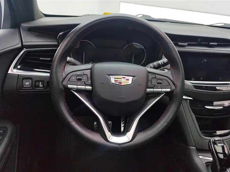 Cadillac XT6 2020 — фото 15