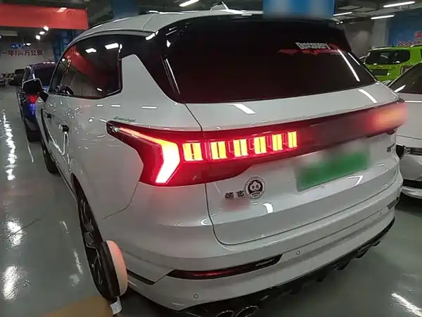 Lynk & Co 09 EM-P 2022