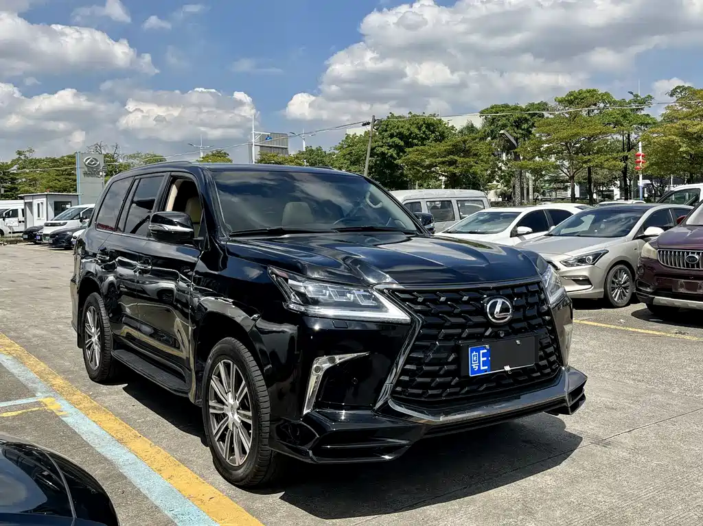 Lexus LX 2011