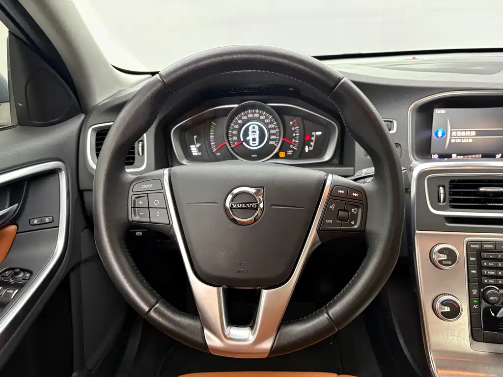 Volvo S60 2019 — фото 11