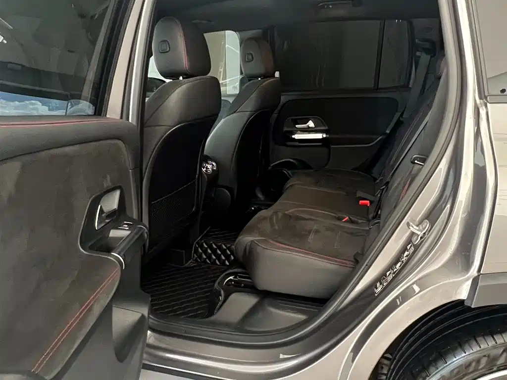 Mercedes-Benz GLB AMG 2024 — фото 10