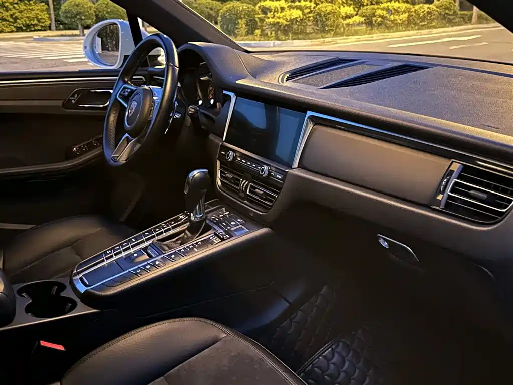 Porsche Macan 2019 — фото 10
