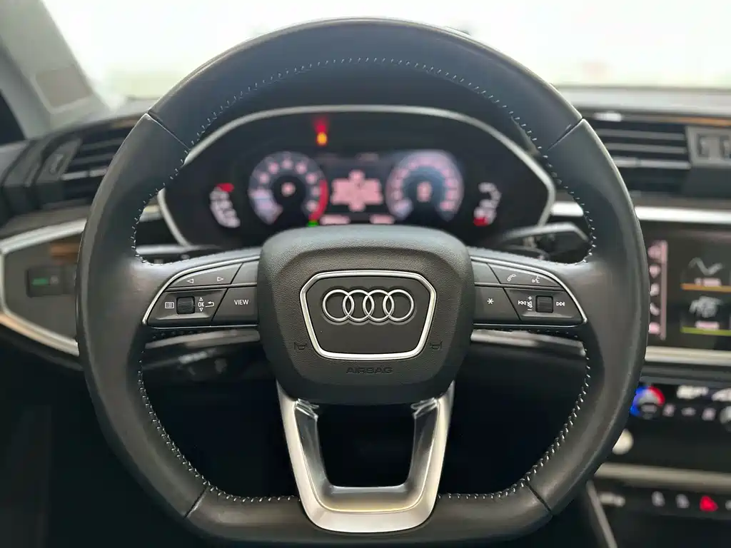 Audi Q3 2021 — фото 8