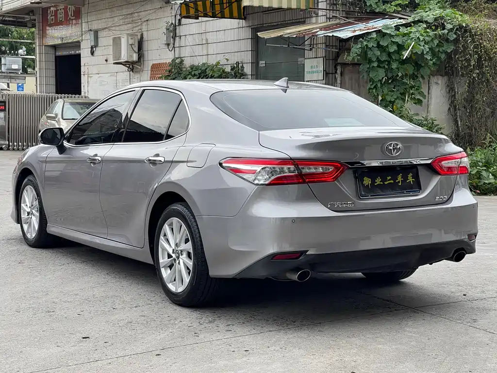 Toyota Camry 2022 — фото 6