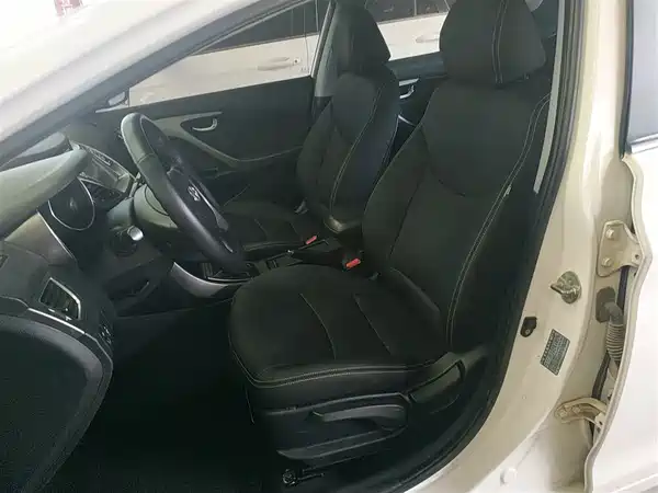 Hyundai Elantra Langdong 2015