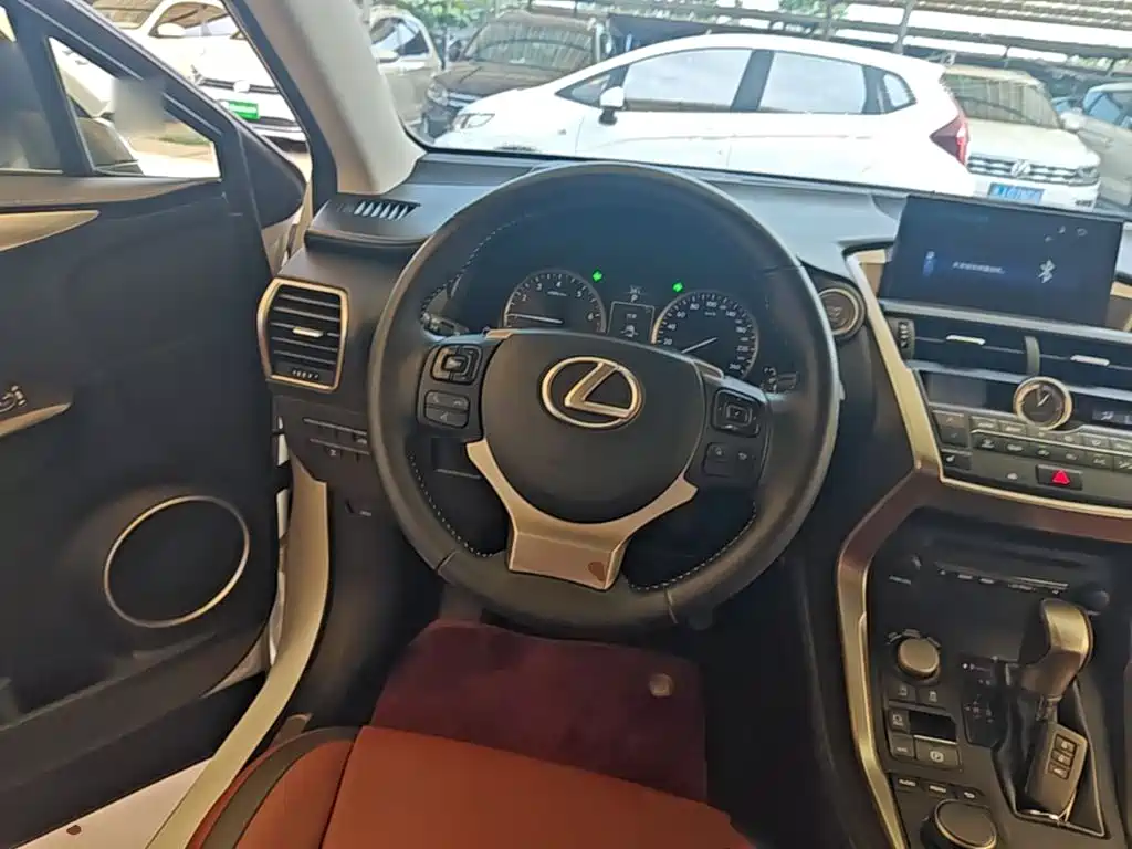 Lexus NX 2015 — фото 11