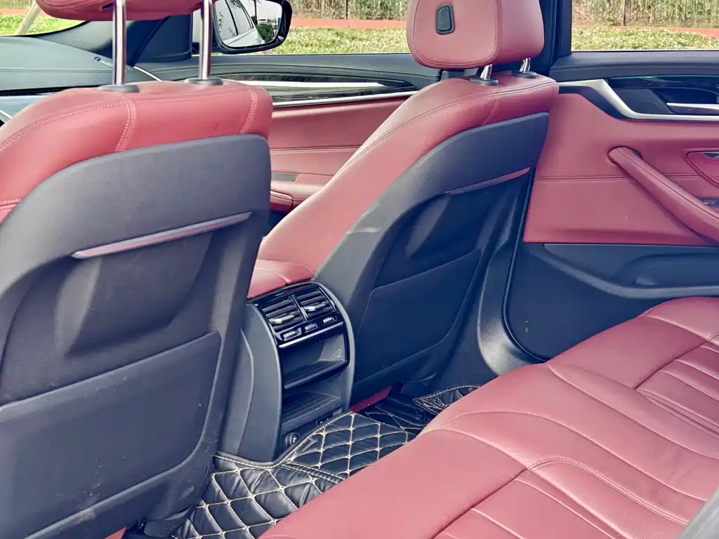 BMW 5 Series 2020 — фото 13
