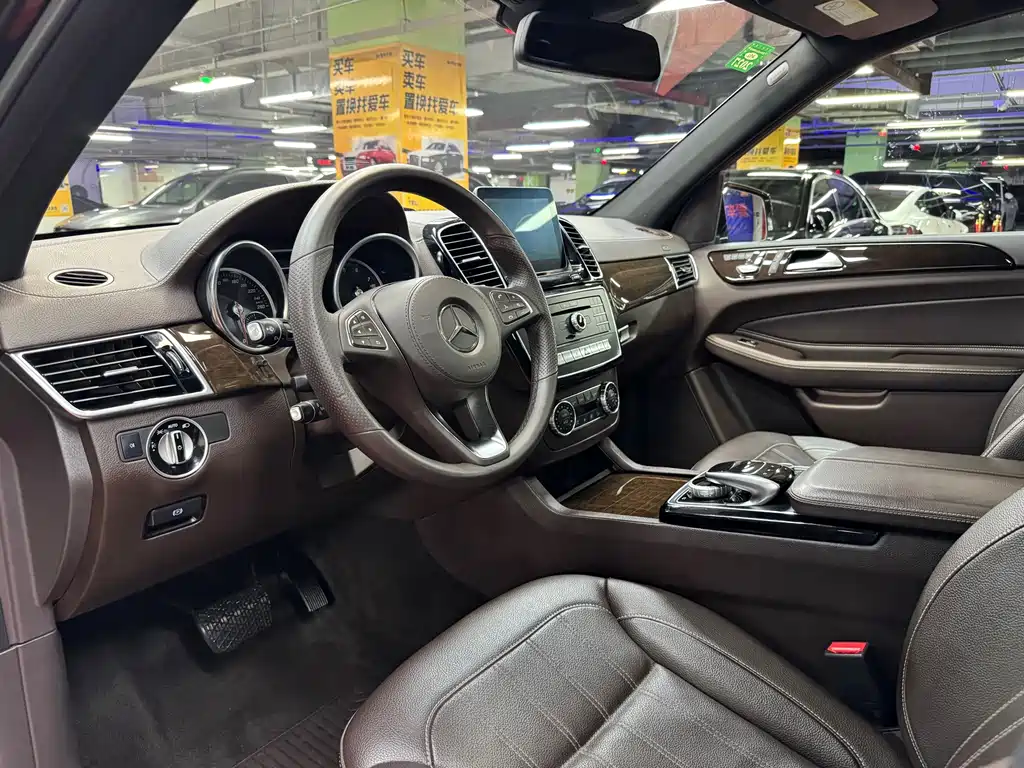 Mercedes-Benz GLS 2017 — фото 16