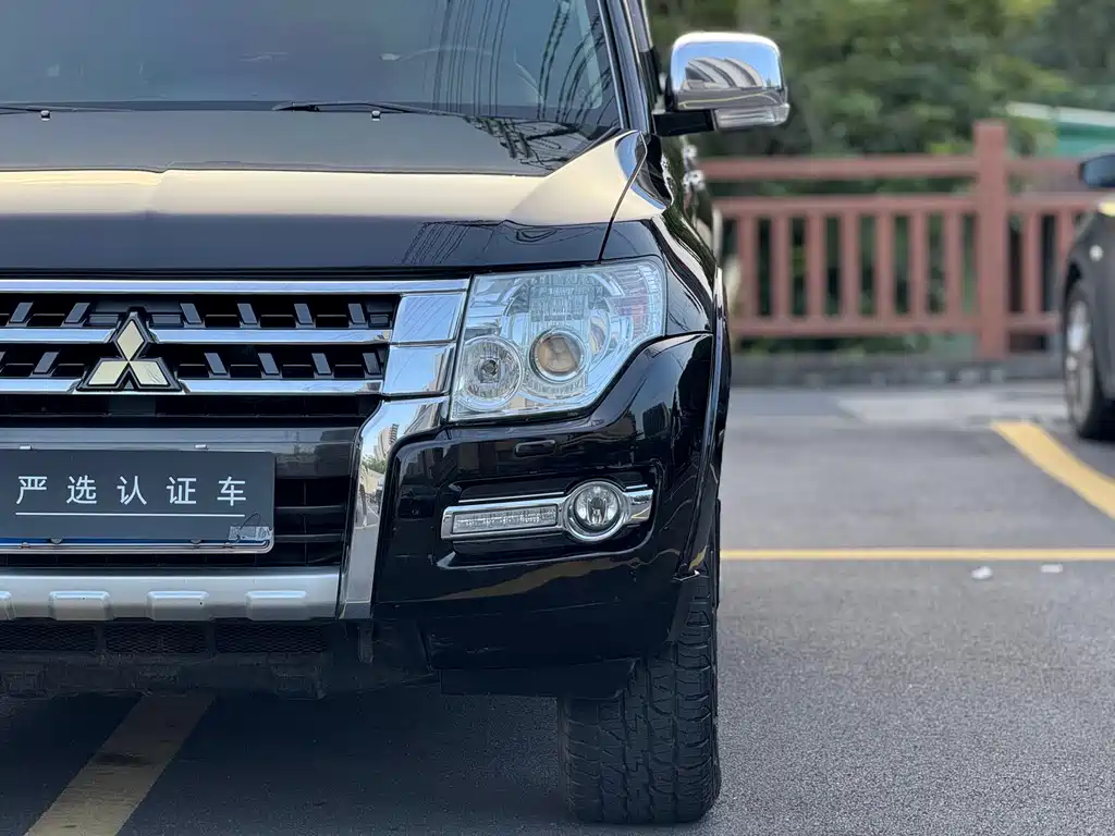 Mitsubishi Pajero 2017 — фото 15