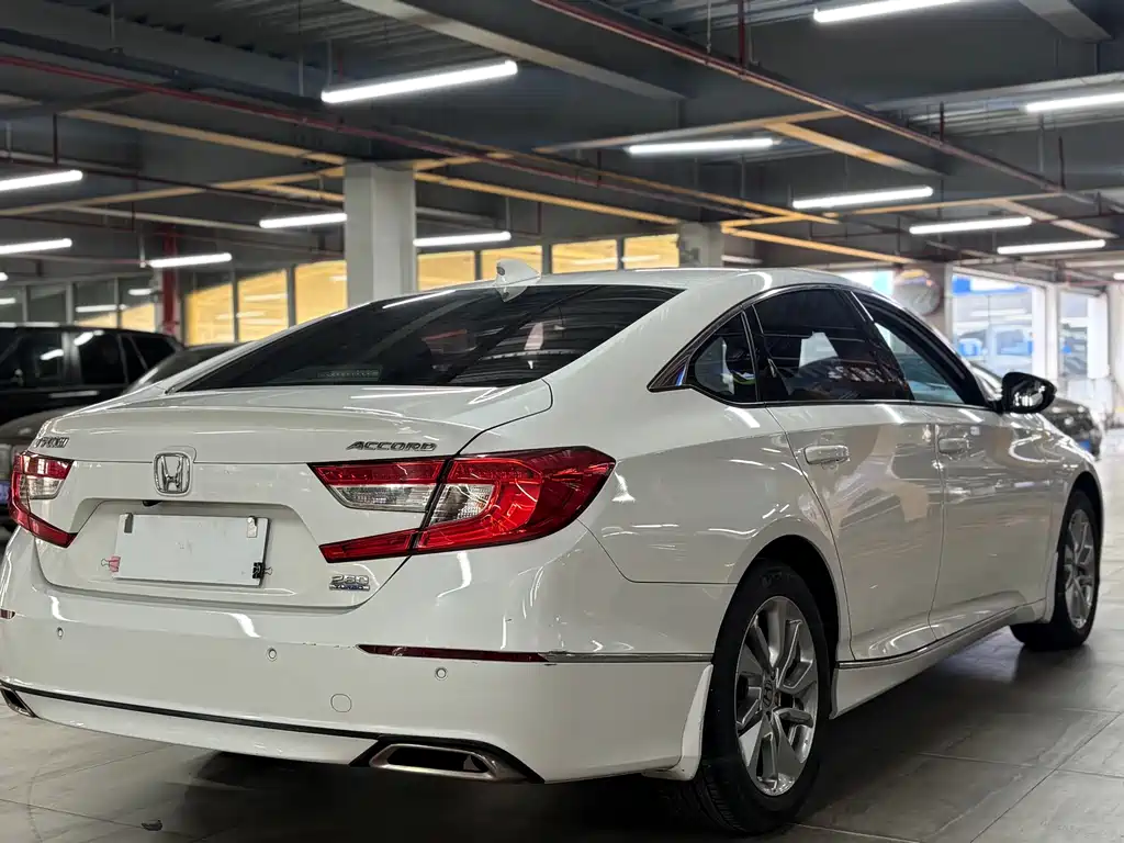 Honda Accord 2020 — фото 17
