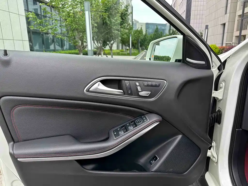 Mercedes-Benz GLA AMG 2018 — фото 8