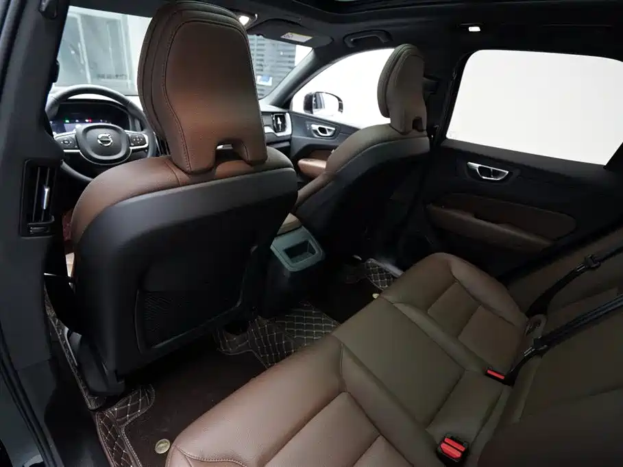 Volvo XC60 2024 — фото 10