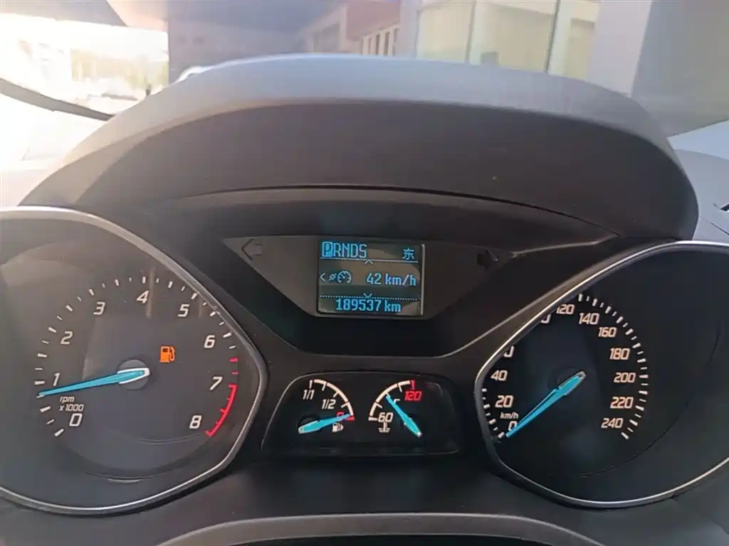 Ford Kuga 2015 — фото 12