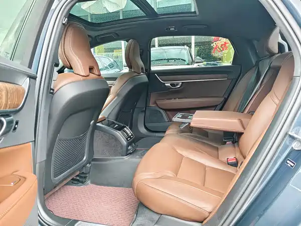 Volvo S90 2023
