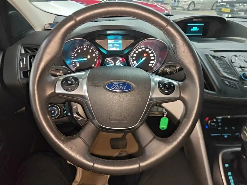 Ford Kuga 2016 — фото 11