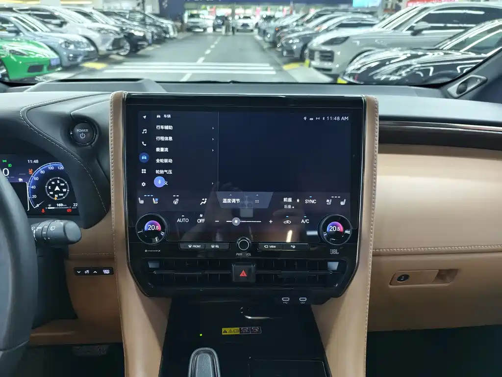 Toyota Alphard 2023 — фото 17