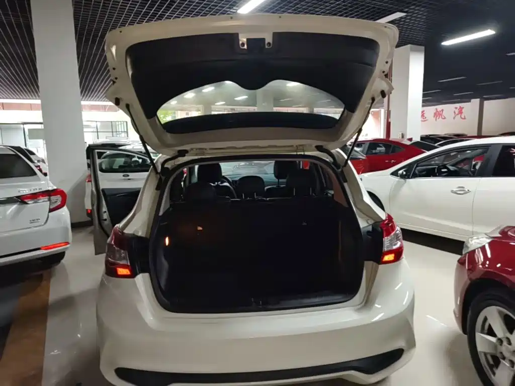 Nissan Tiida 2019 — фото 19
