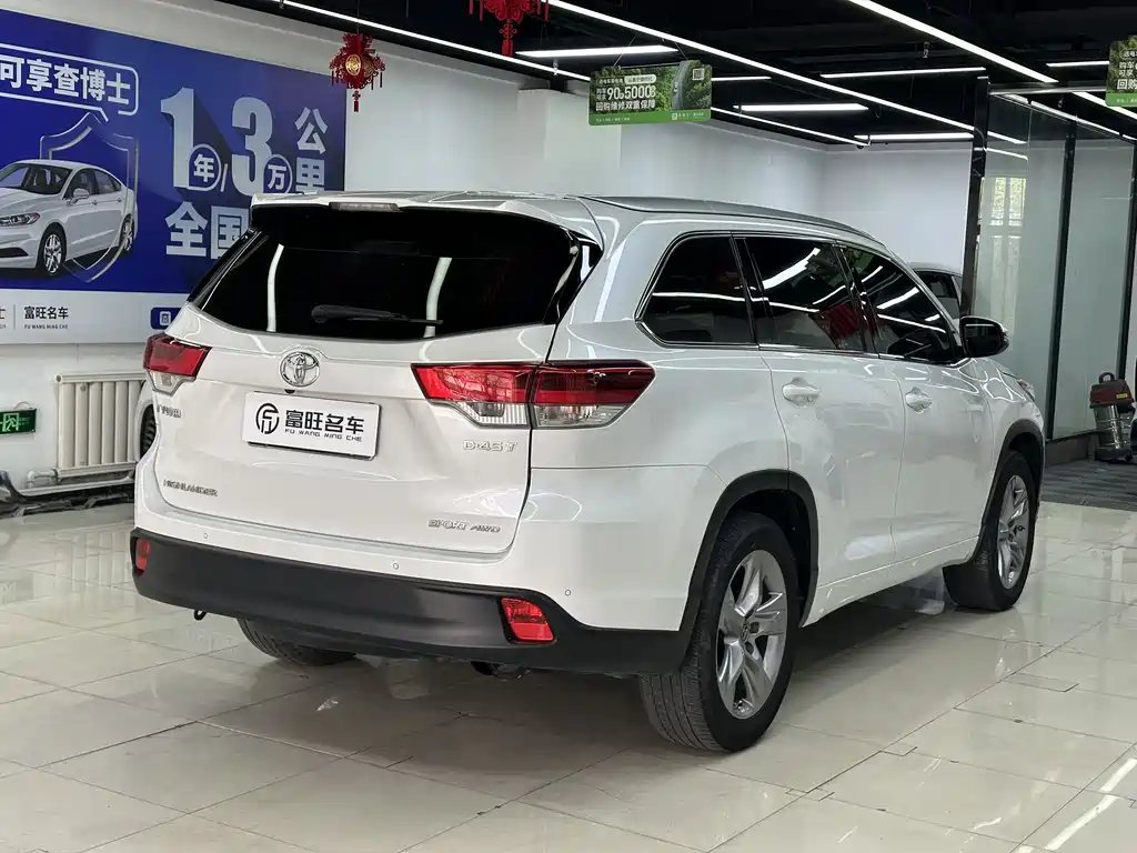 Toyota Highlander 2022 — фото 4