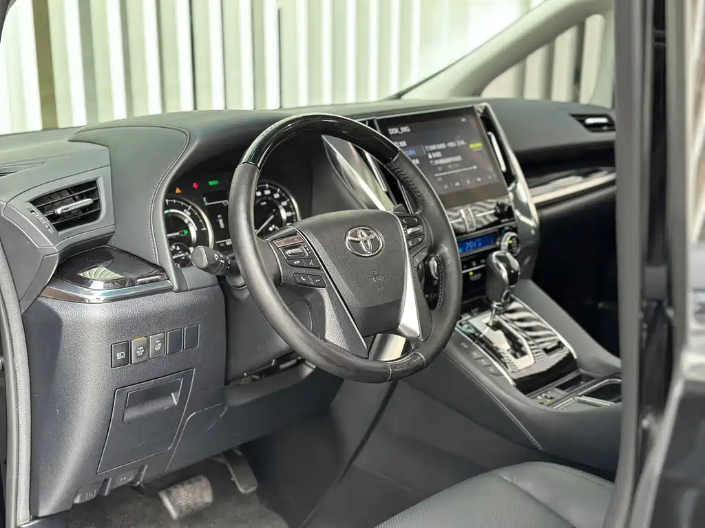 Toyota Vellfire 2022 — фото 10