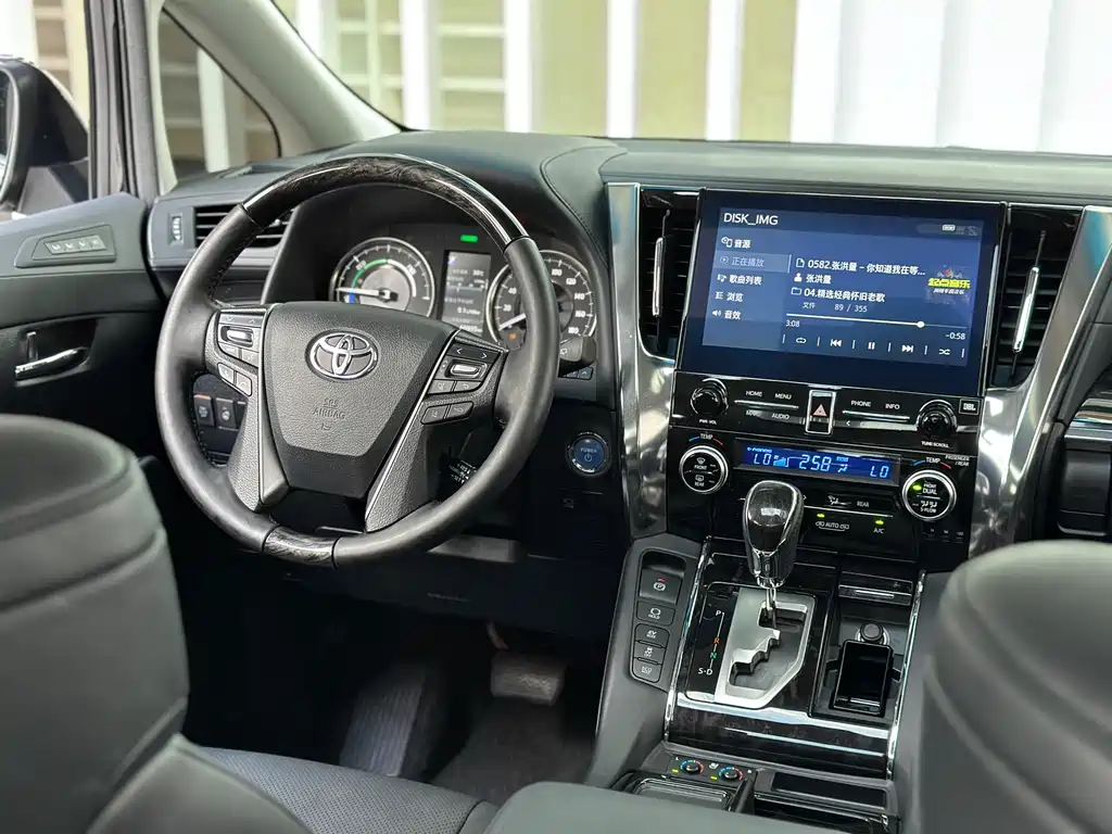 Toyota Vellfire 2022 — фото 17
