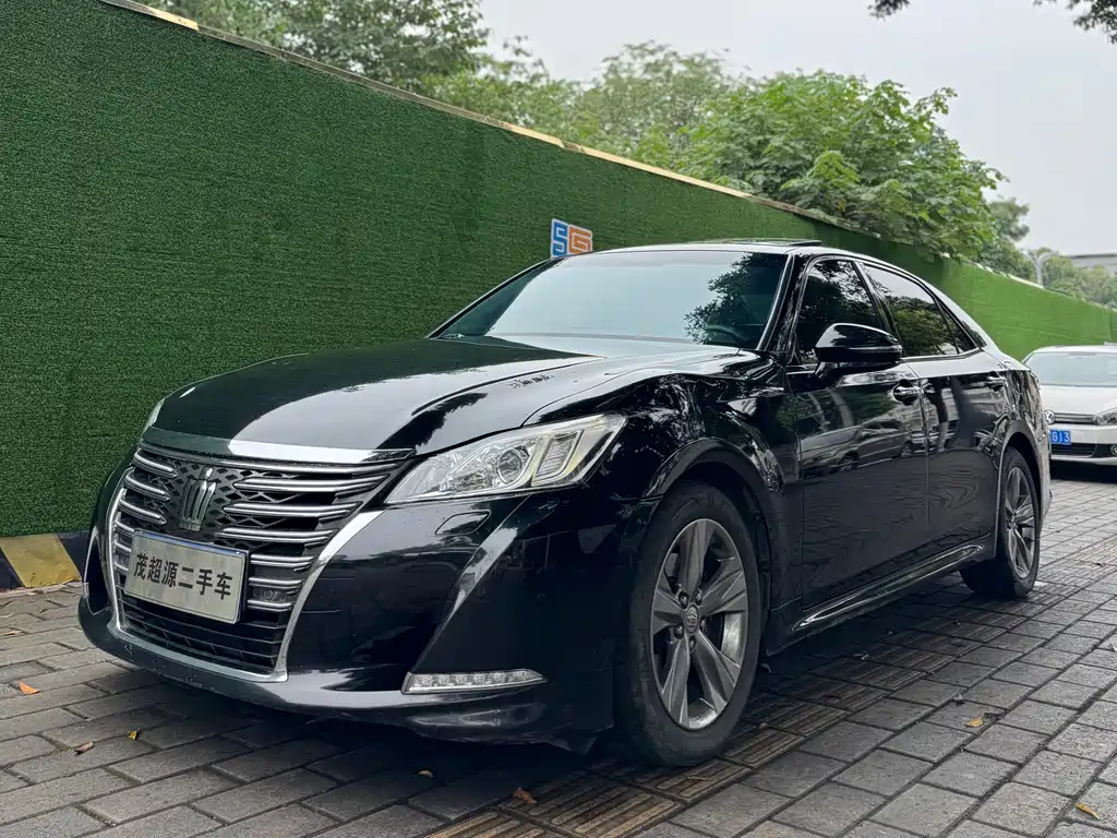 Toyota Crown 2016