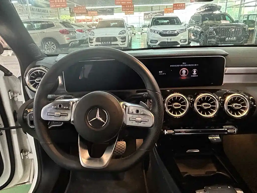 Mercedes-Benz A-Class 2019 — фото 6