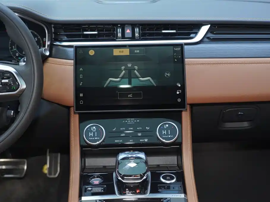 Jaguar XFL 2025 — фото 10