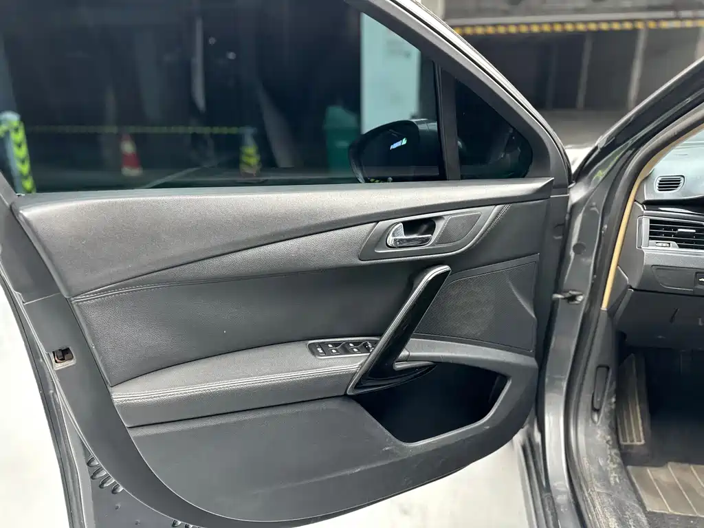 Peugeot 508 2012 — фото 10