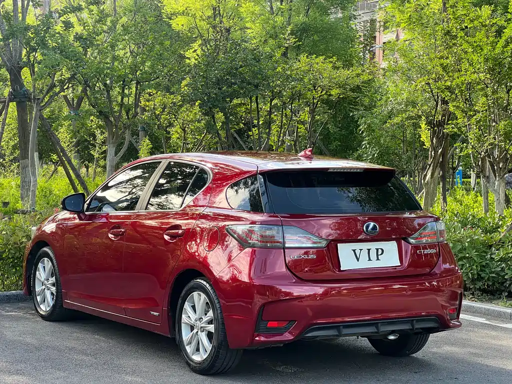 Lexus CT 2017 — фото 15
