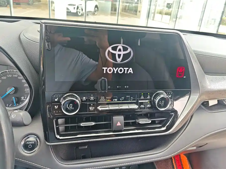 Toyota Highlander 2023 — фото 13