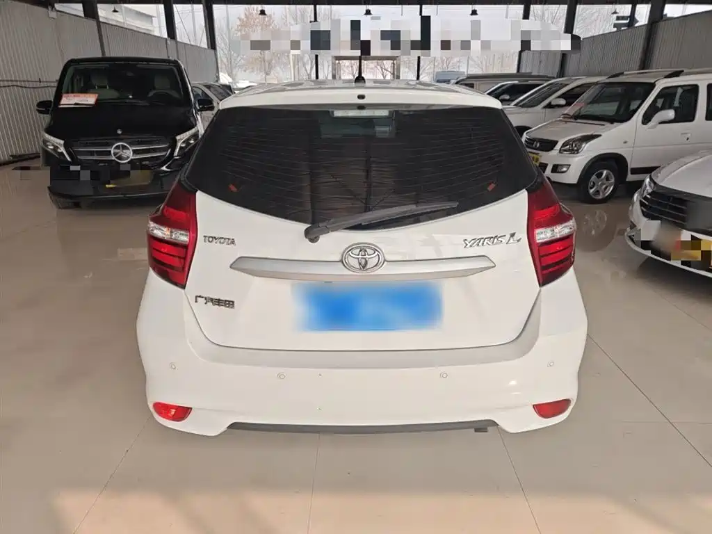 Toyota Yaris L 2020 — фото 6